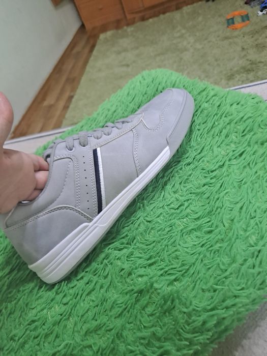 Продам кроссовки мужские 40 р