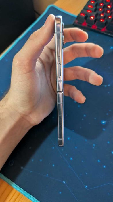 Vând Samsung Galaxy Z Flip4 – 128GB – Bora Purple