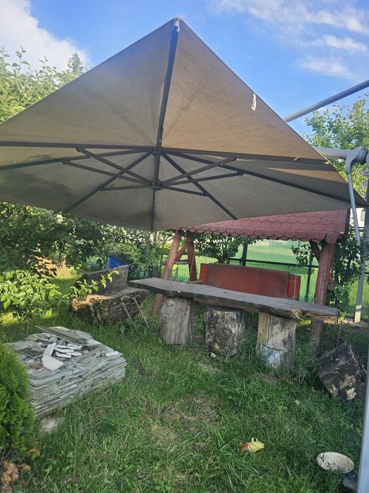 Umbrelă de grădină tip consolă, dimensiuni 3x3m