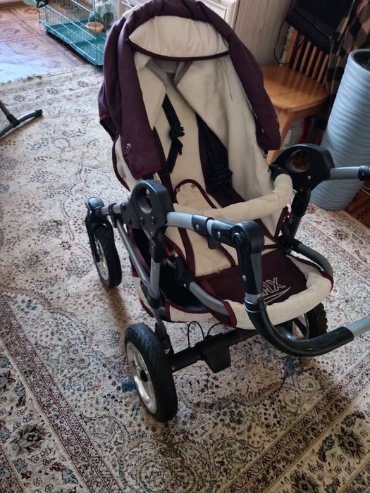 Продам коляску 3 в 1
