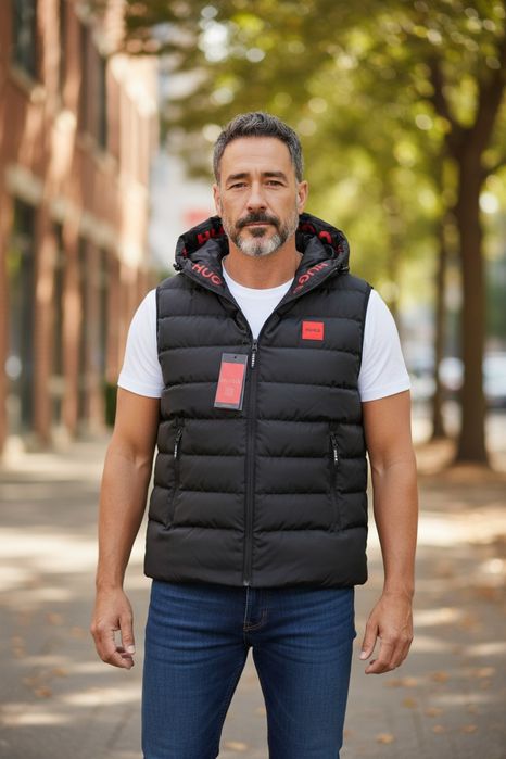 Vând vesta noua de bărbați Hugo