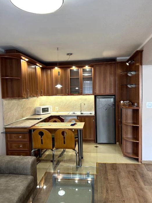 Дава се под наем Тристаен апартамент в Пловдив, Кършияка - 93 кв.м за 612 € - Снимка #1