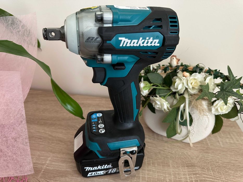 Гайковерт Makita DTW300, LXT, 18 V, 330 Nm