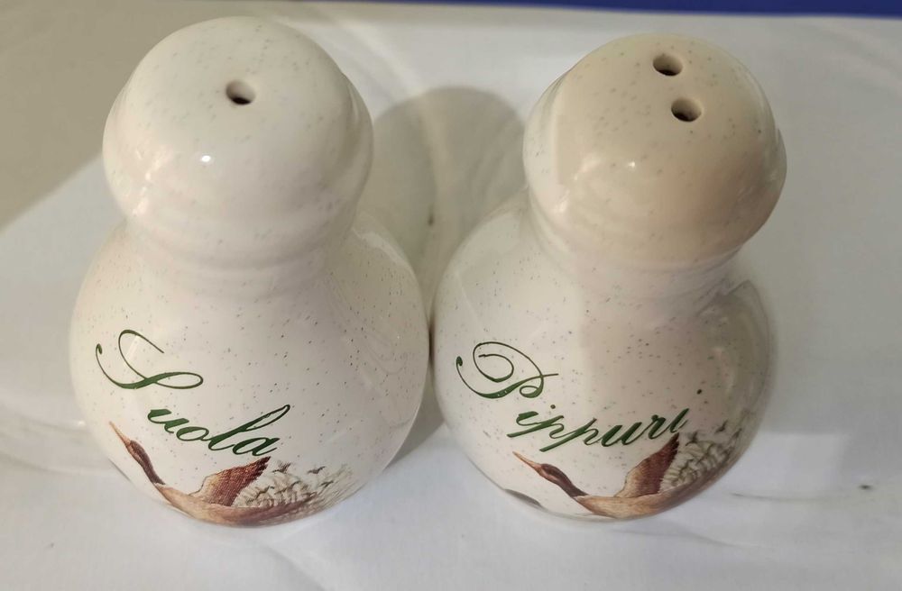 Порцеланов комплект за сол и пипер / нови, от Финландия