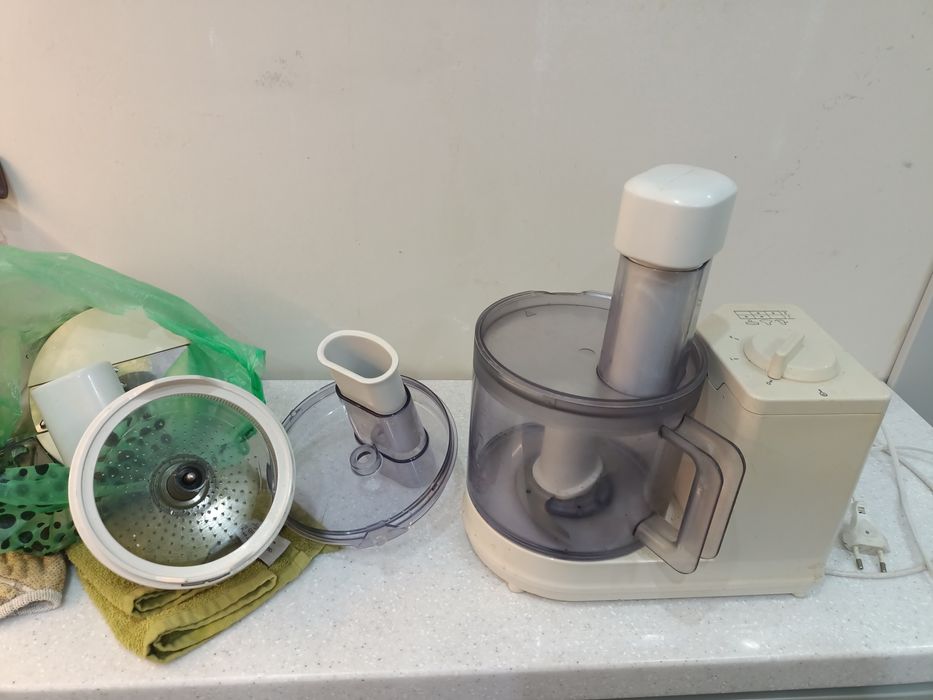 Продам кухоннй комбайн