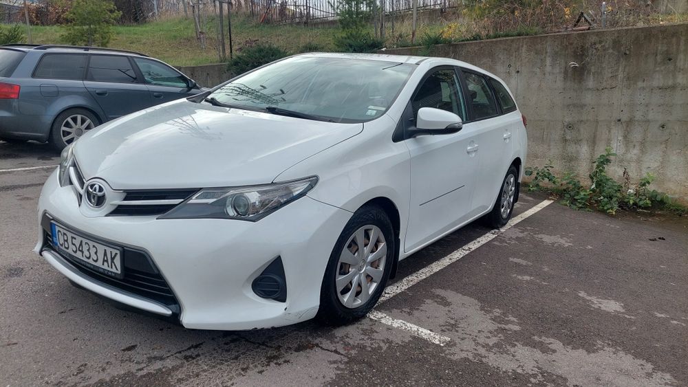 Продавам Тойота Аурис 1.4 d4d