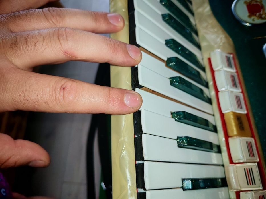 Vând sau schimb acordeon HAGSTROM CONSTELLA ||