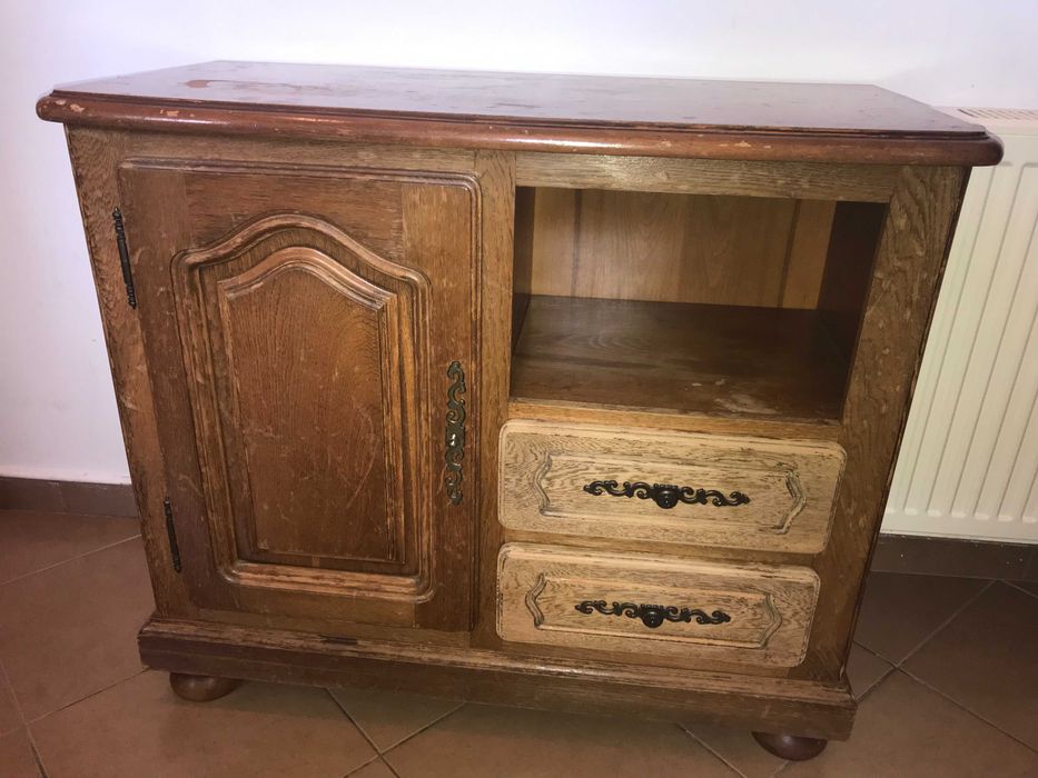 Comodă din lemn masiv