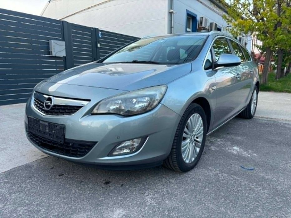 Vand  opel astra j  an 2011  motor 1.7 CDTI 6 viteze  euro 5 consum 4L