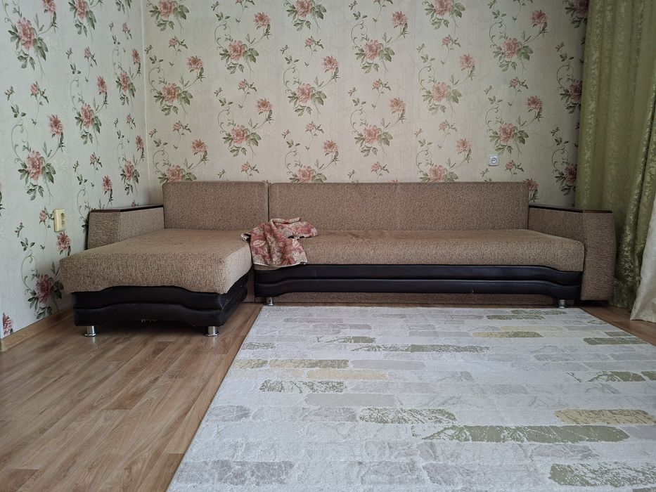 Диван угловой,длинной 3м.20