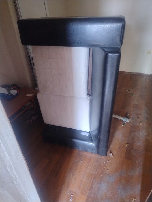 Двуместен диван кожа и текстил