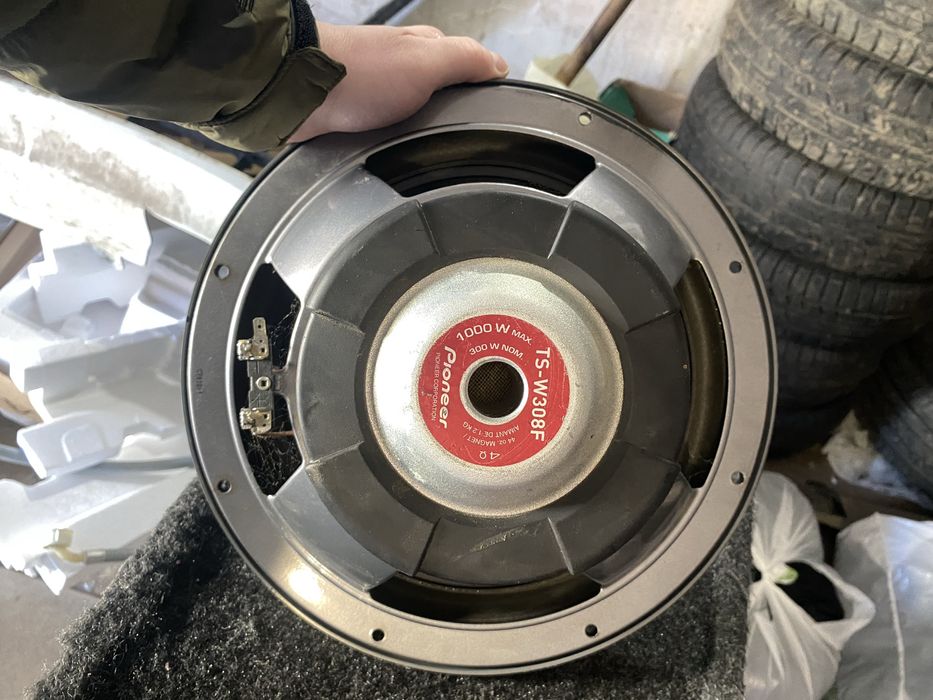 Продам короб с усилителем и блин