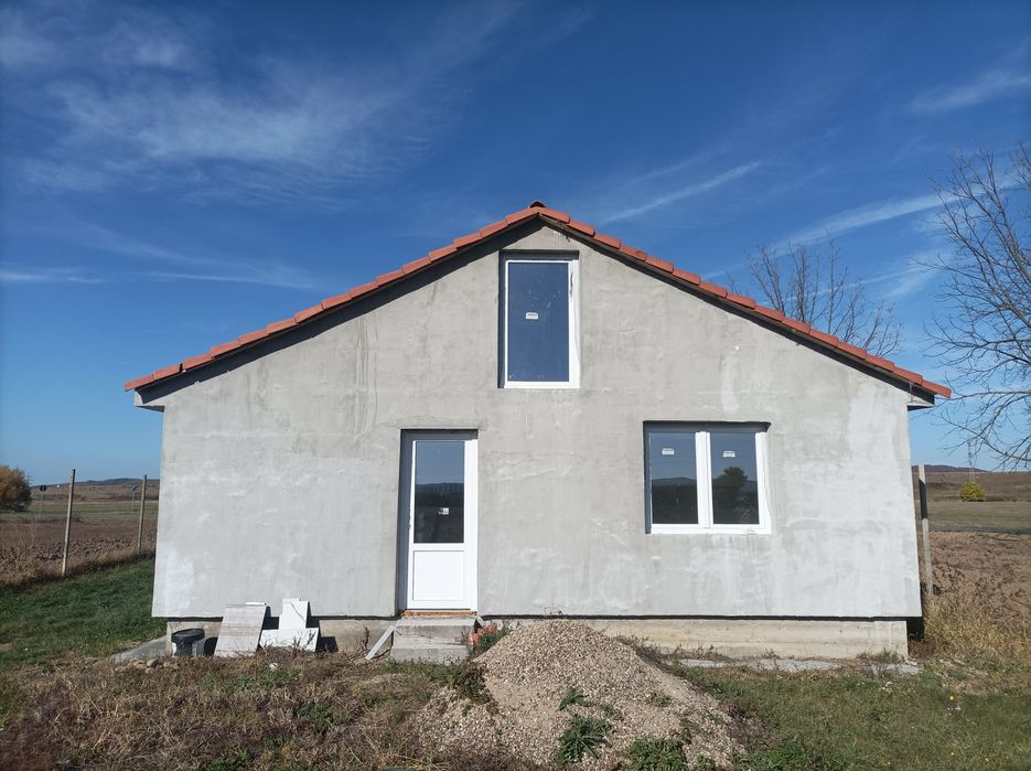 Vând casă nouă în Tileagd  cu u 2877 mp teren intravilan