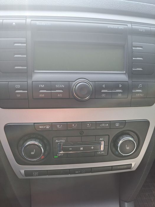 Panou clima skoda octavia 2 se vinde cu tot cu rama