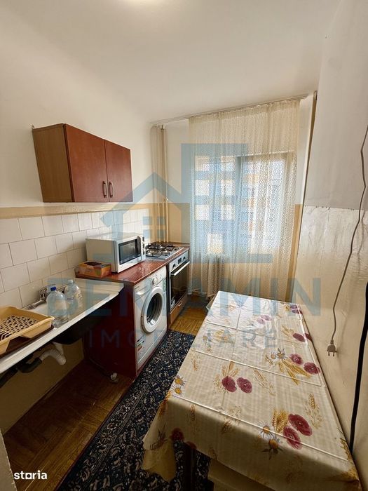 Garsoniera decomandata - mobilata - utilata - etaj 3 - Rovine