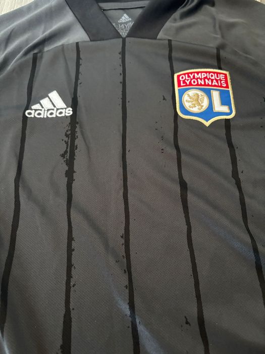 Vând tricou Adidas