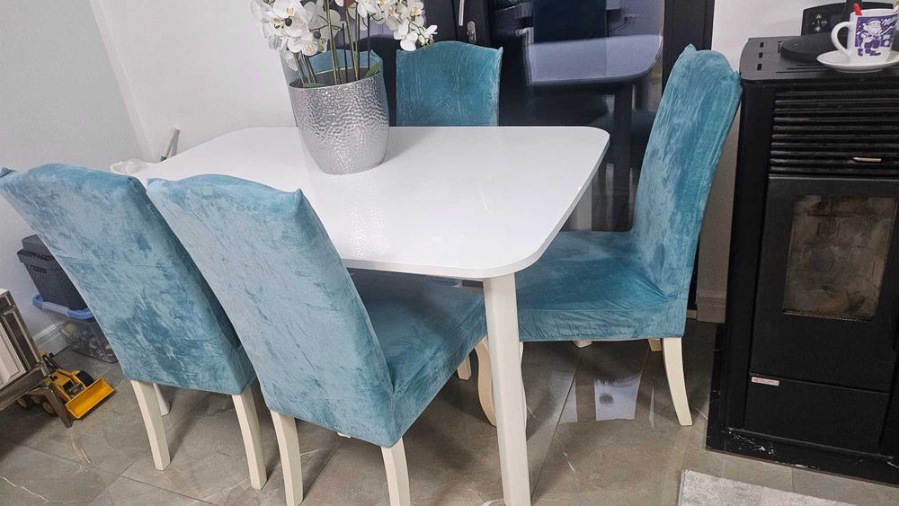 Vând set masă extensibilă și 6 scaune