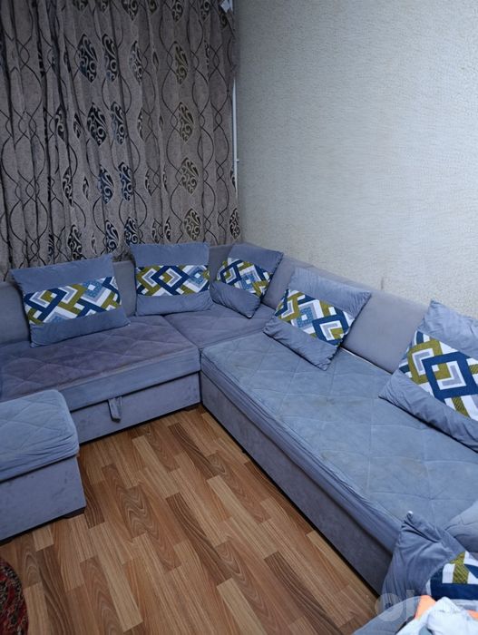 Огромный диван кровать