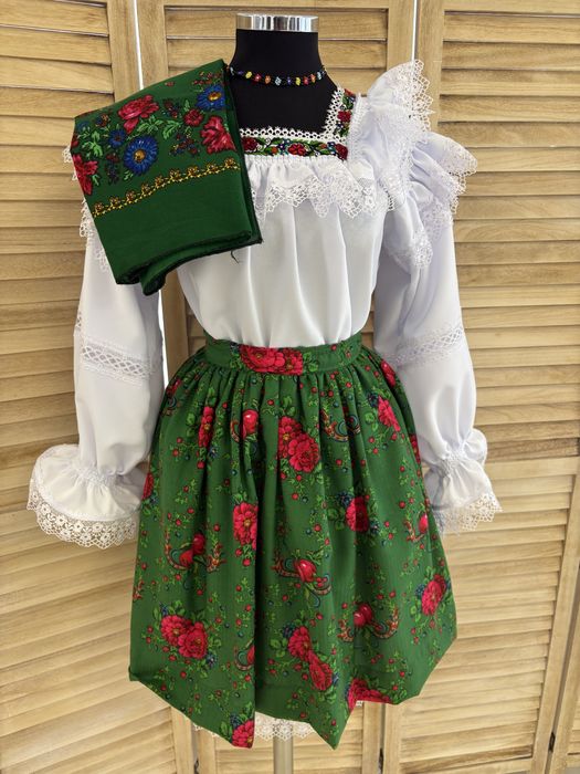 Costum tradițional de Maramureș pentru femei culoarea verde