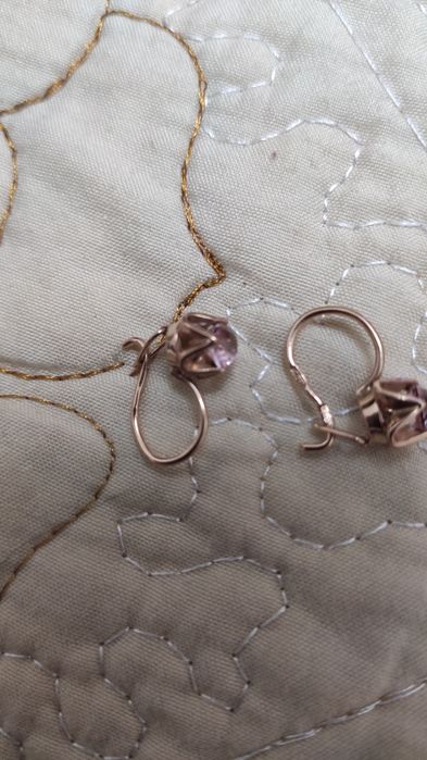 Продаются золотые серьги