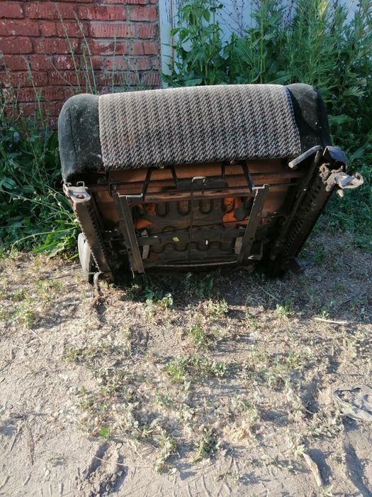 Продам Переднее сидение на Toyota carima e