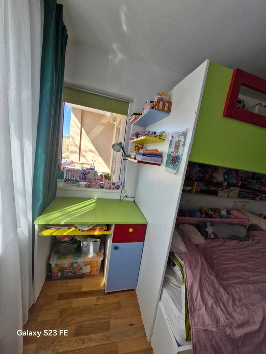 Pat  copii supraetajat