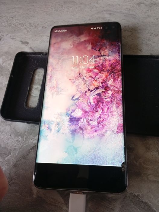 Samsung s10 plus + ,cu bubă jos,crăpat display,perfect funcțional