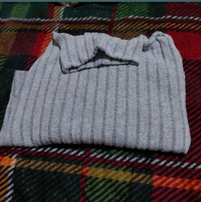 Pulover tricot subtire gât inalt