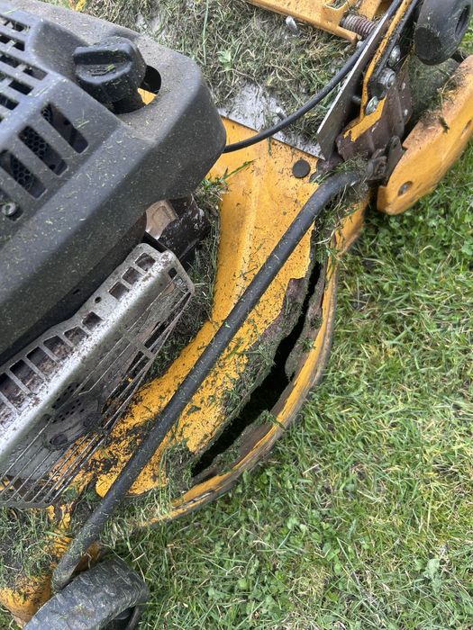 Masina de tuns iarba , 200 de lei