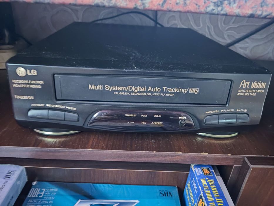 Видеомагнитофон Lg