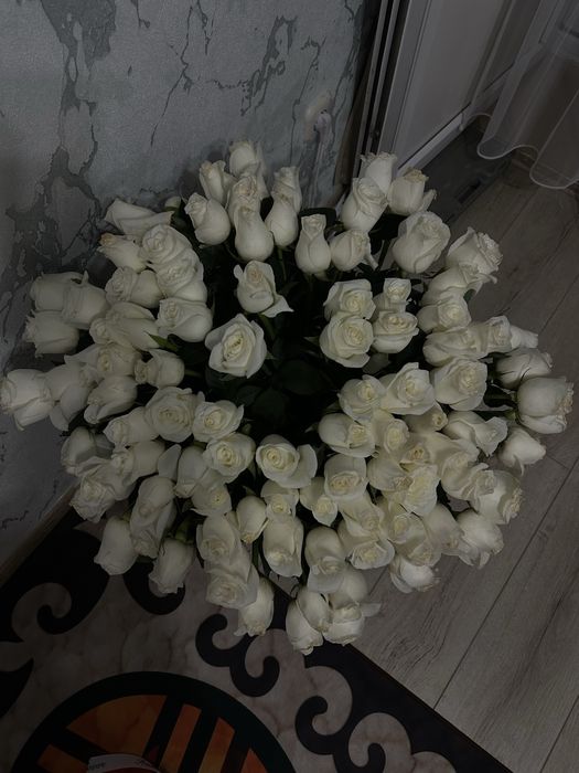 Белые розы  букет