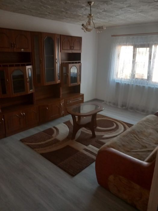 Inchiriez apartament