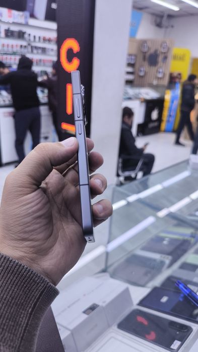 poco F7 pro 12/256 qora