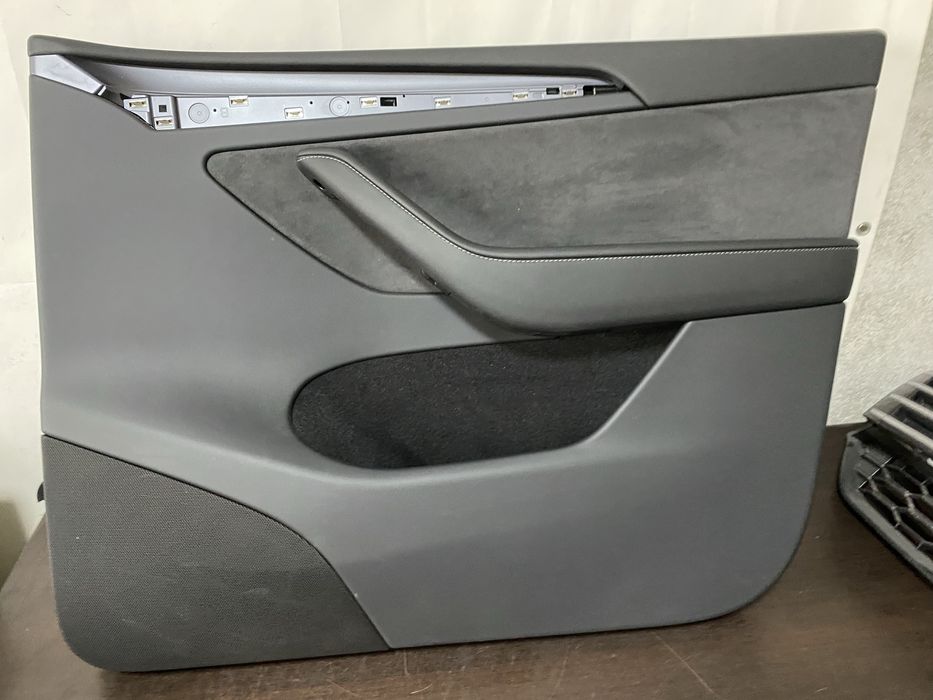 Tapiterie fata de usa capitonaj dreapta fata Tesla model Y an de la 23