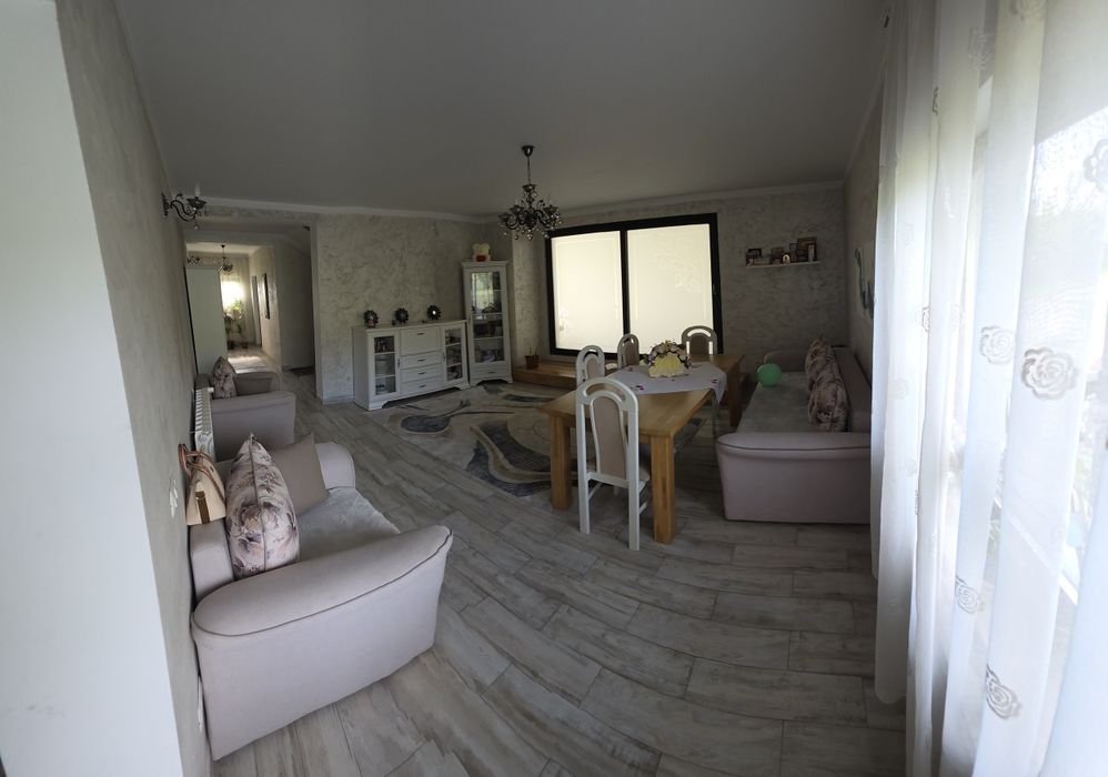 Casă cu teren 5000 mp de vânzare in comuna Bunești jud Suceava