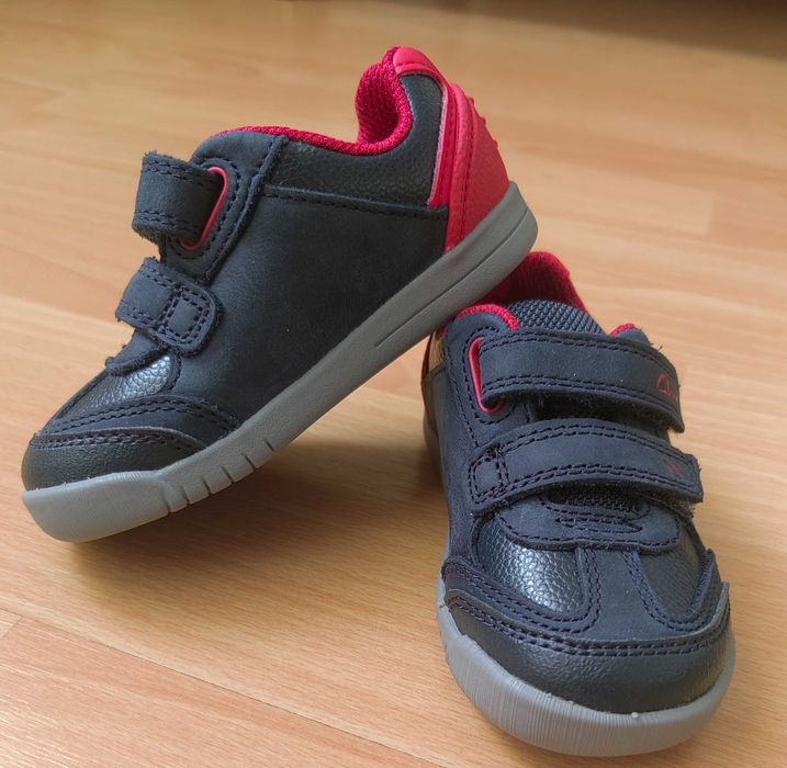 Детски обувки Clarks! НОВИ !