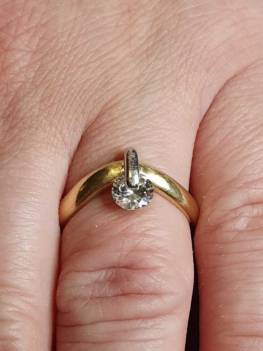 Unicat extravagant aur masiv cu diamant natural urias 0,8ct