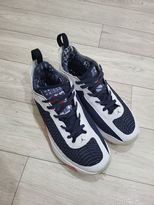 Продам кроссовки