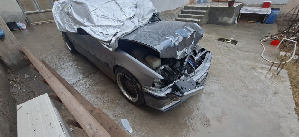 Bmw e36  sotiladi srochna pul kerak