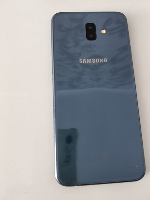 Продам смартфон  Samsung J6+