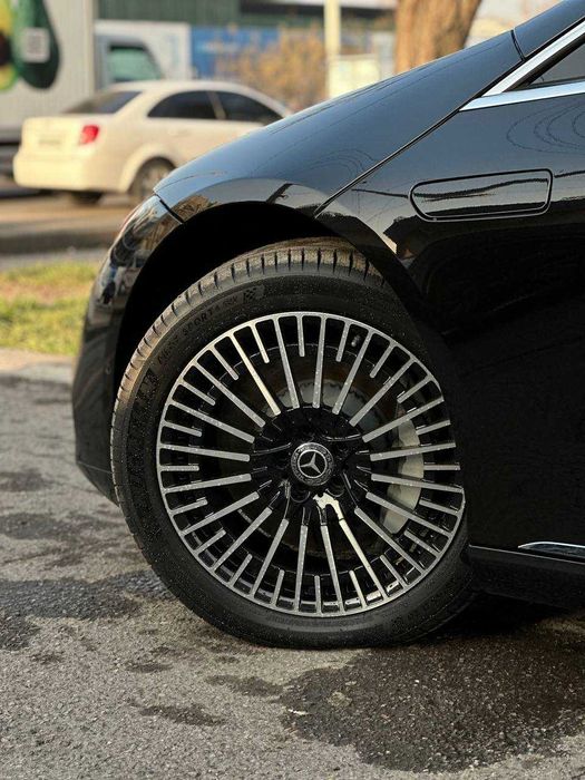 Mercedes Benz EQS 450 +