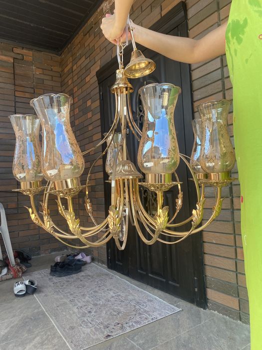 Продам новую красивую люстру