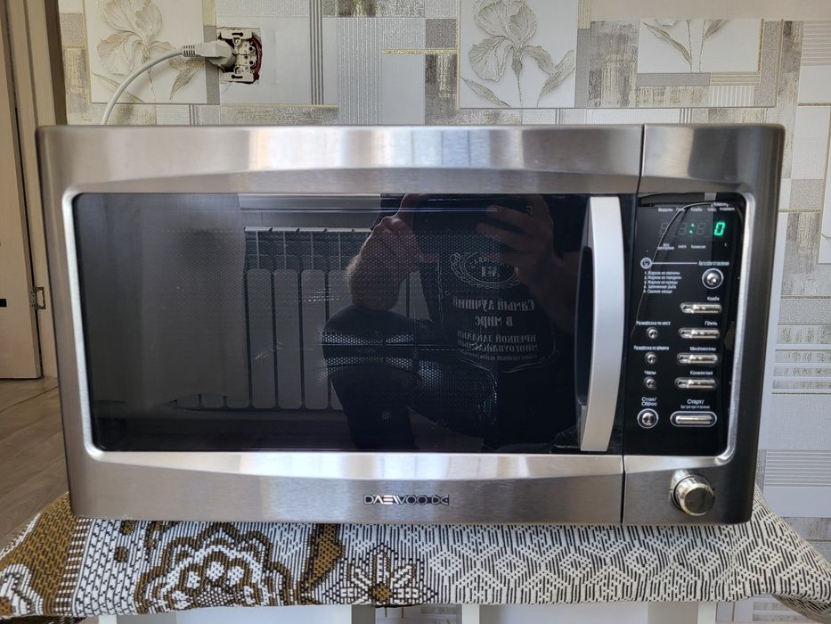 Продам микроволновку с грилем.