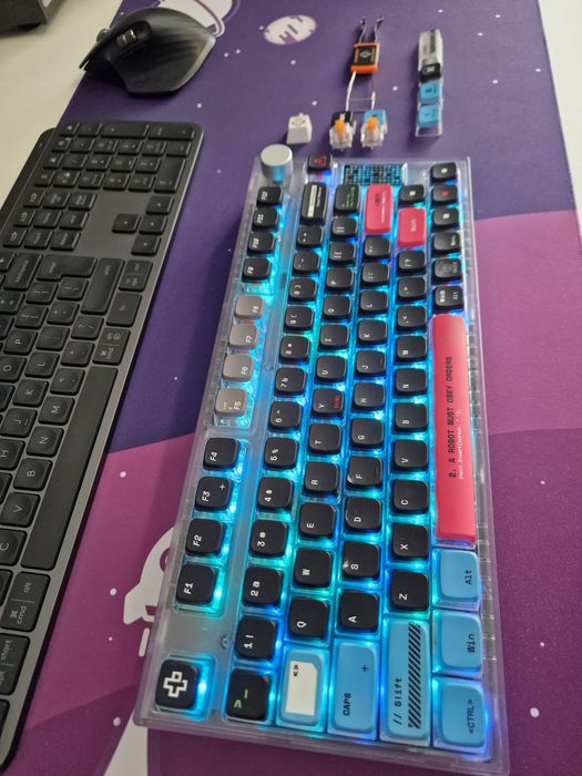 Tastatură mecanică QwertyKey QK75 Terminal – ca nouă, cutie