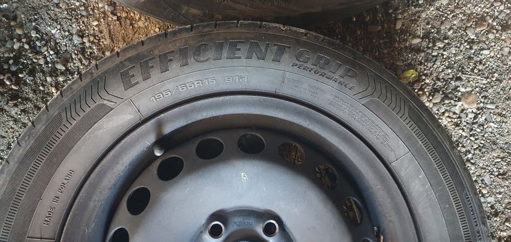 Vând cauciucuri de vara +jante