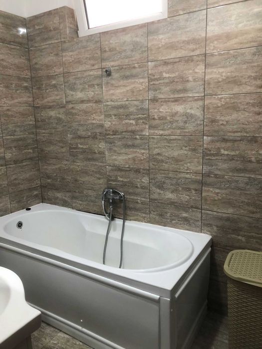 Dau in chirie apartament cu 3 camere in Iris