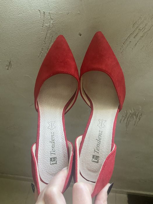 Обувки на висок ток