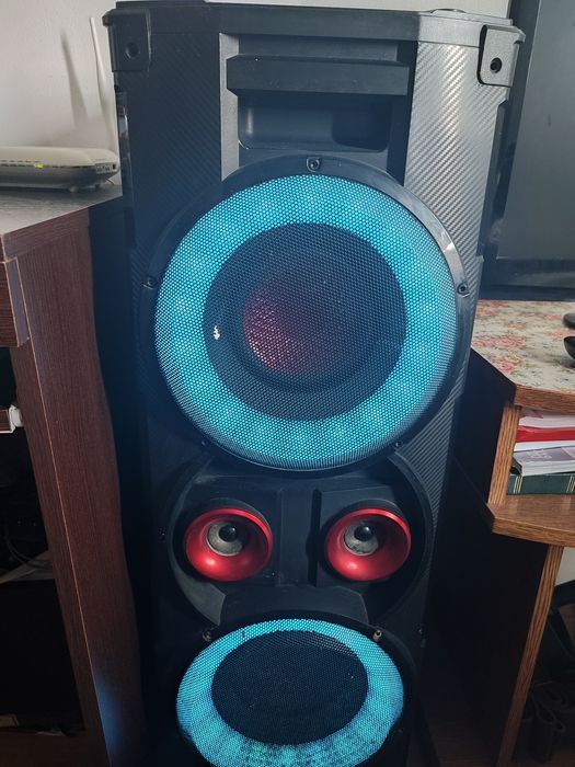 Vând boxa petreceri !