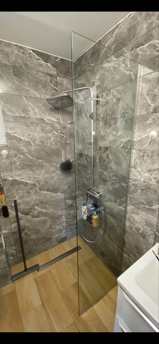 Sticla si oglinzi la comanda, cabina duș, usi sticla, balustrade