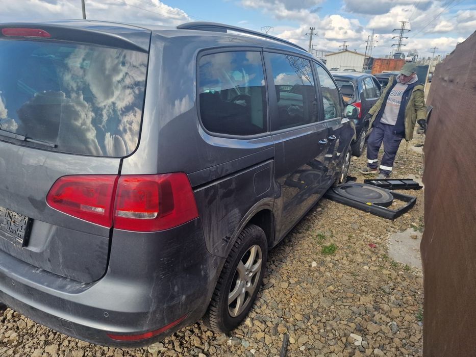 Dezmembram Volkswagen Sharan, an 2012, 2.0 TDI cod CFF, cutie manuala